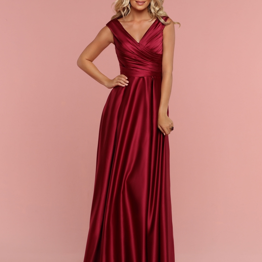 Da Vinci red bridesmaid dress